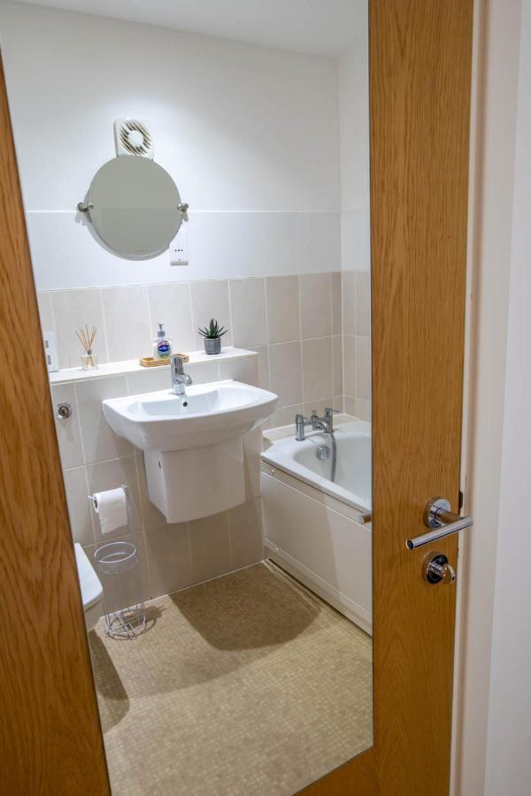 The Chaucer - Modern 3 Bed Home With Parking Close To City Centre カンタベリー エクステリア 写真