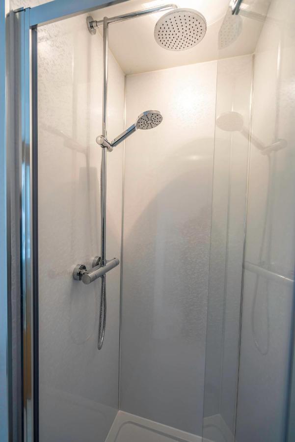 The Chaucer - Modern 3 Bed Home With Parking Close To City Centre カンタベリー エクステリア 写真